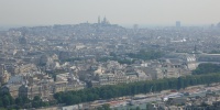 Pohled z Eiffelovy věže na Montmartre.JPG