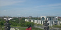 pohled z kopule Reichstagu na kancléřství.jpg